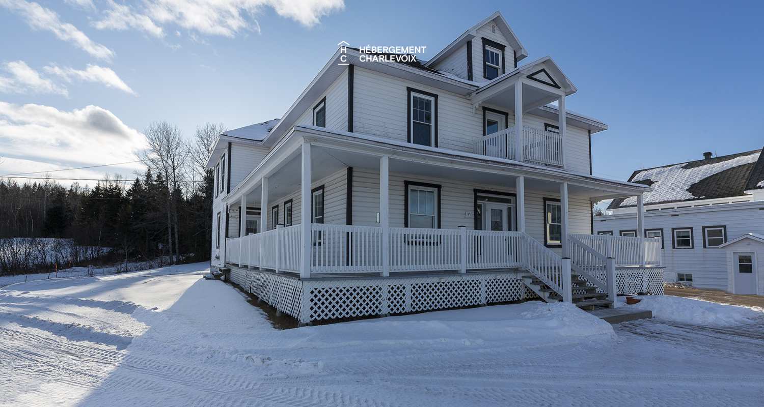 VEN-97 - Bienvenue au presbytère de St-Aimé des Lacs en Charlevoix, à 10 minutes du renommé restaurant le BOOTLEGGER.