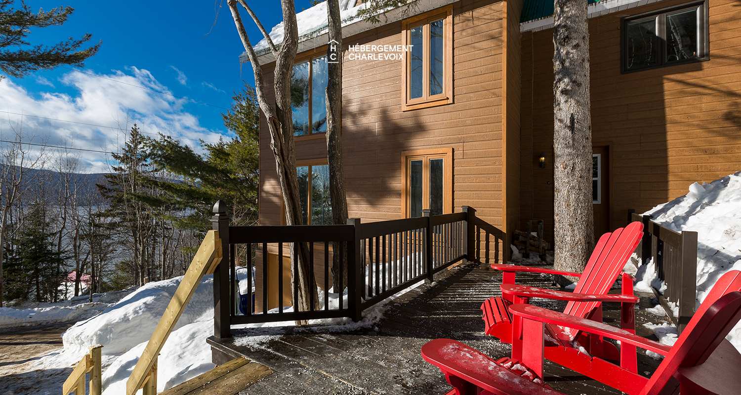 CHU-35 - Un spa accompagné d'une petite cascade d'eau