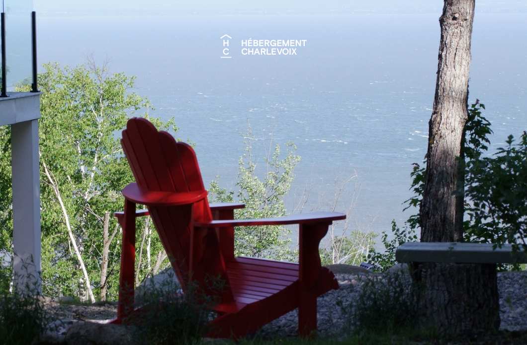 AQU-1 - Vue exceptionnelle à 180 degrés sur le fleuve St-Laurent, de l’Isle aux Coudres au Massif de Charlevoix