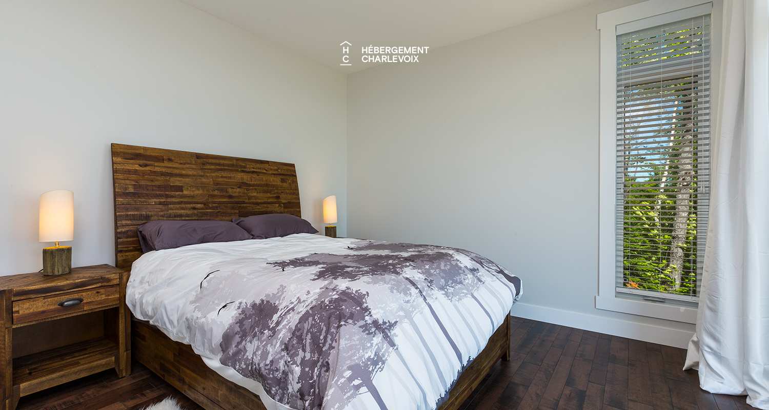 AQU-1 - Vue exceptionnelle à 180 degrés sur le fleuve St-Laurent, de l’Isle aux Coudres au Massif de Charlevoix