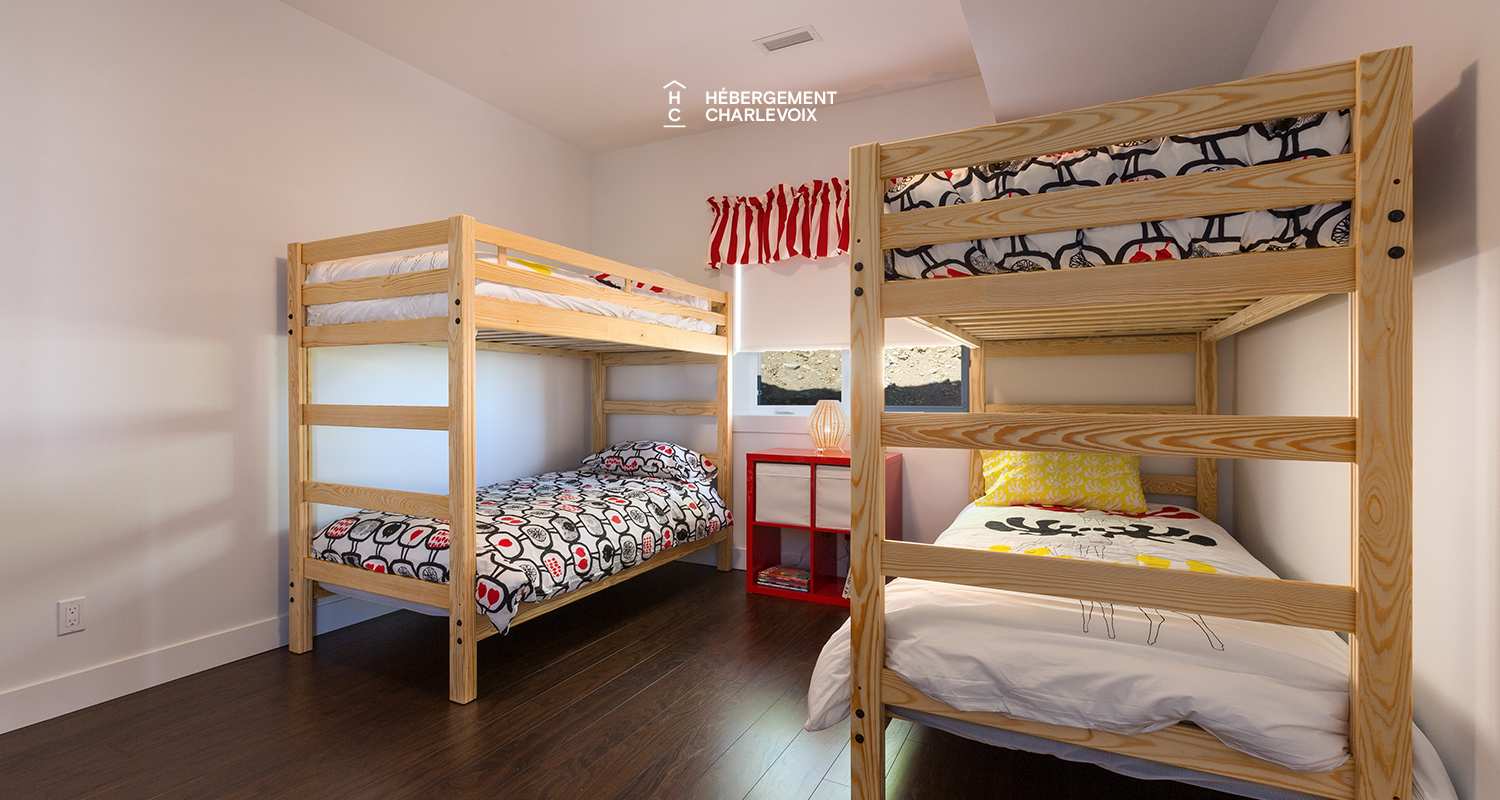 AQU-1 - Vue exceptionnelle à 180 degrés sur le fleuve St-Laurent, de l’Isle aux Coudres au Massif de Charlevoix