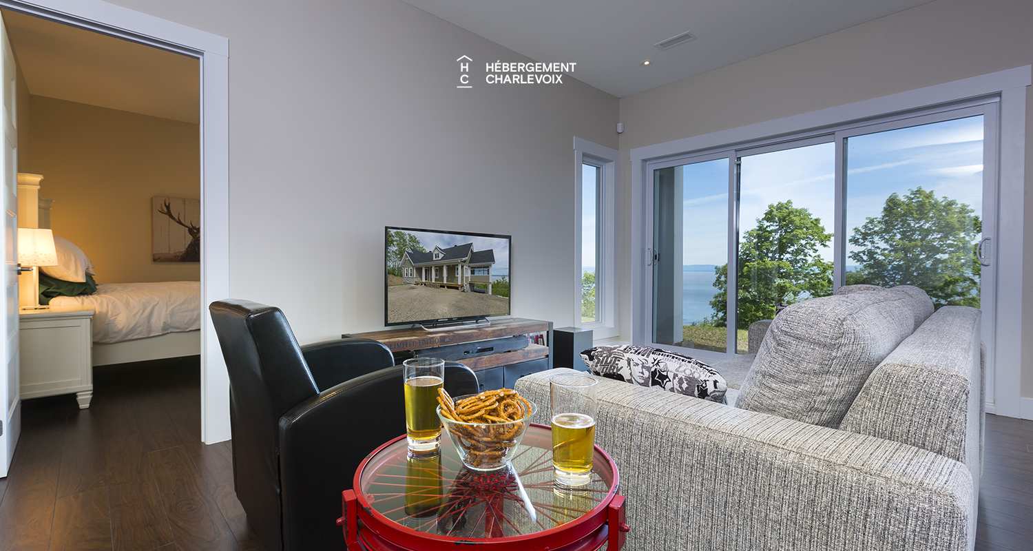 AQU-1 - Vue exceptionnelle à 180 degrés sur le fleuve St-Laurent, de l’Isle aux Coudres au Massif de Charlevoix