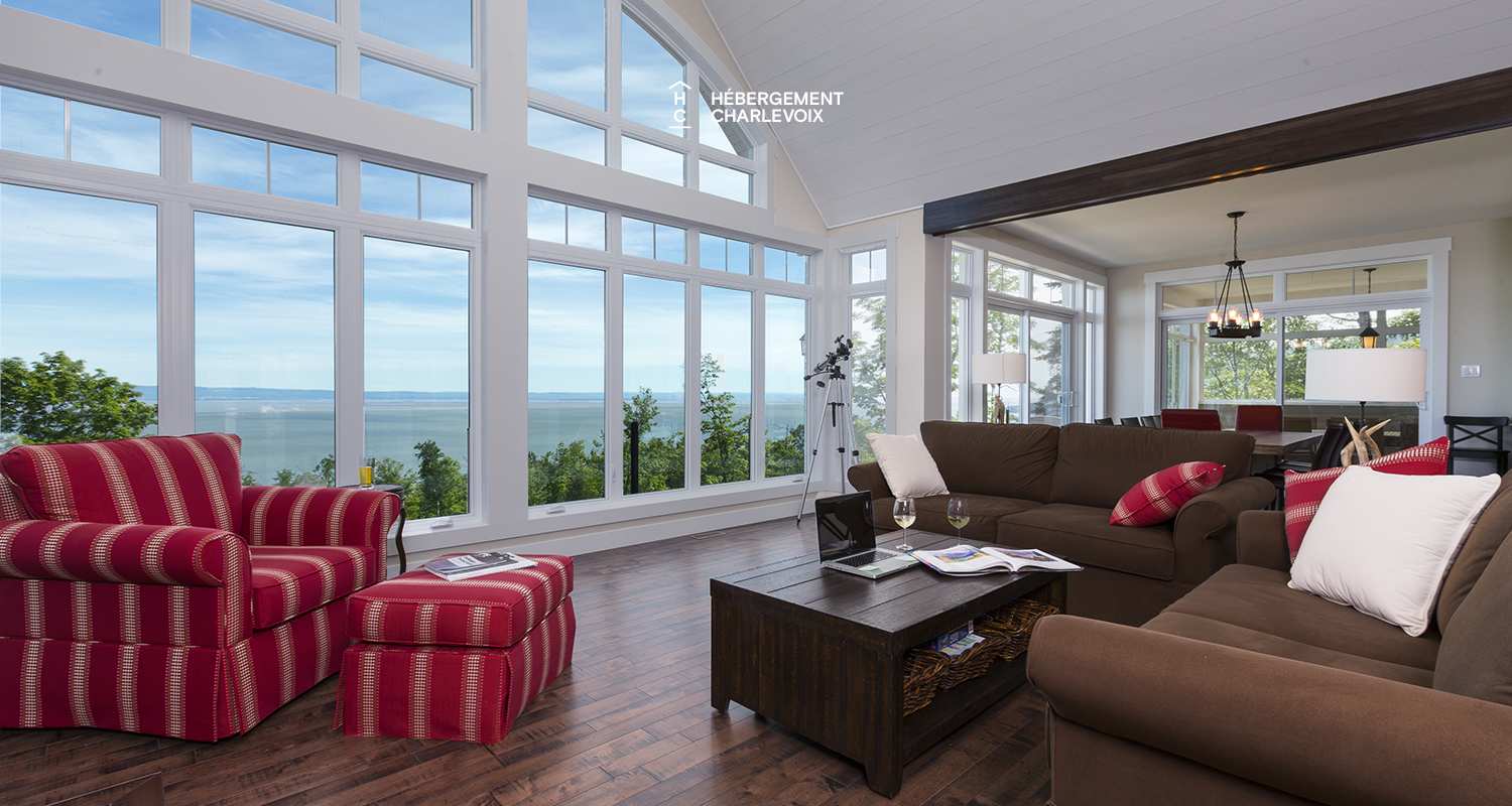 AQU-1 - Vue exceptionnelle à 180 degrés sur le fleuve St-Laurent, de l’Isle aux Coudres au Massif de Charlevoix