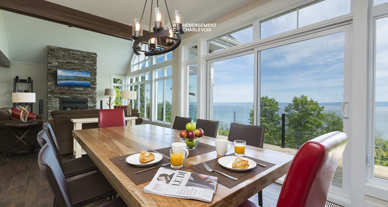 AQU-1 - Vue exceptionnelle à 180 degrés sur le fleuve St-Laurent, de l’Isle aux Coudres au Massif de Charlevoix