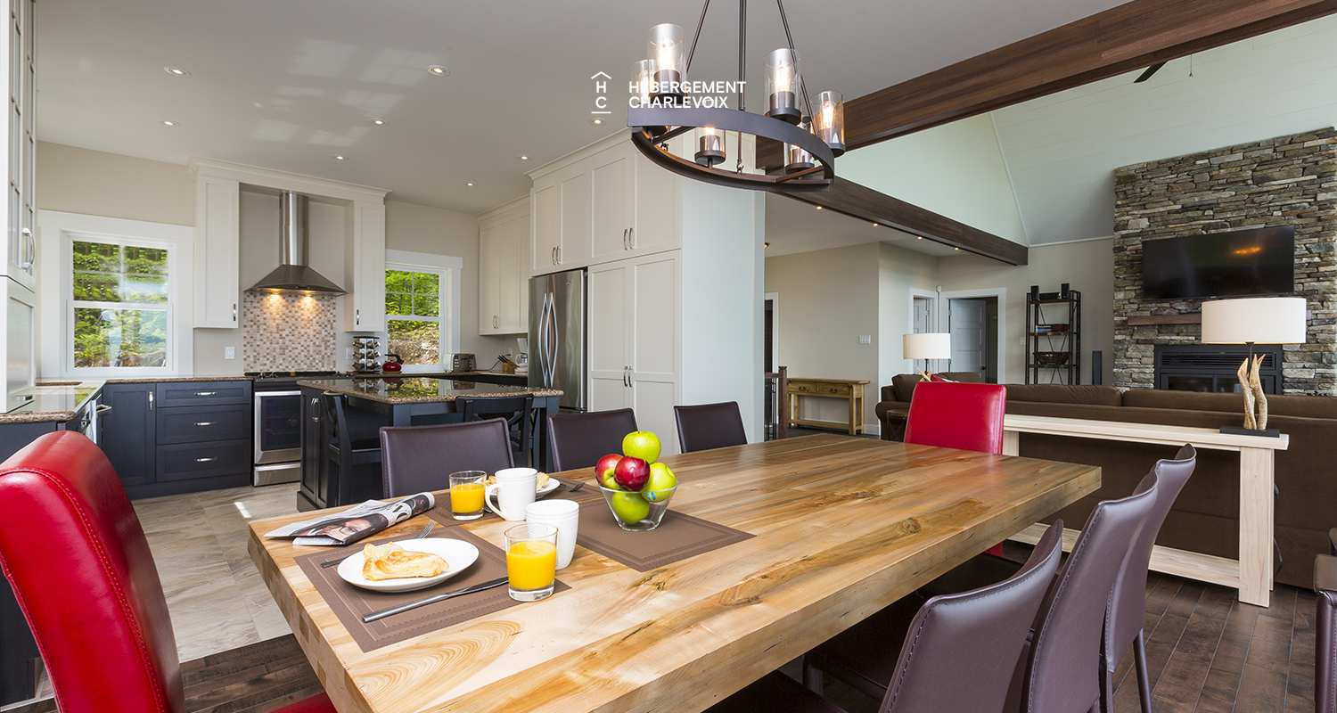 AQU-1 - Vue exceptionnelle à 180 degrés sur le fleuve St-Laurent, de l’Isle aux Coudres au Massif de Charlevoix