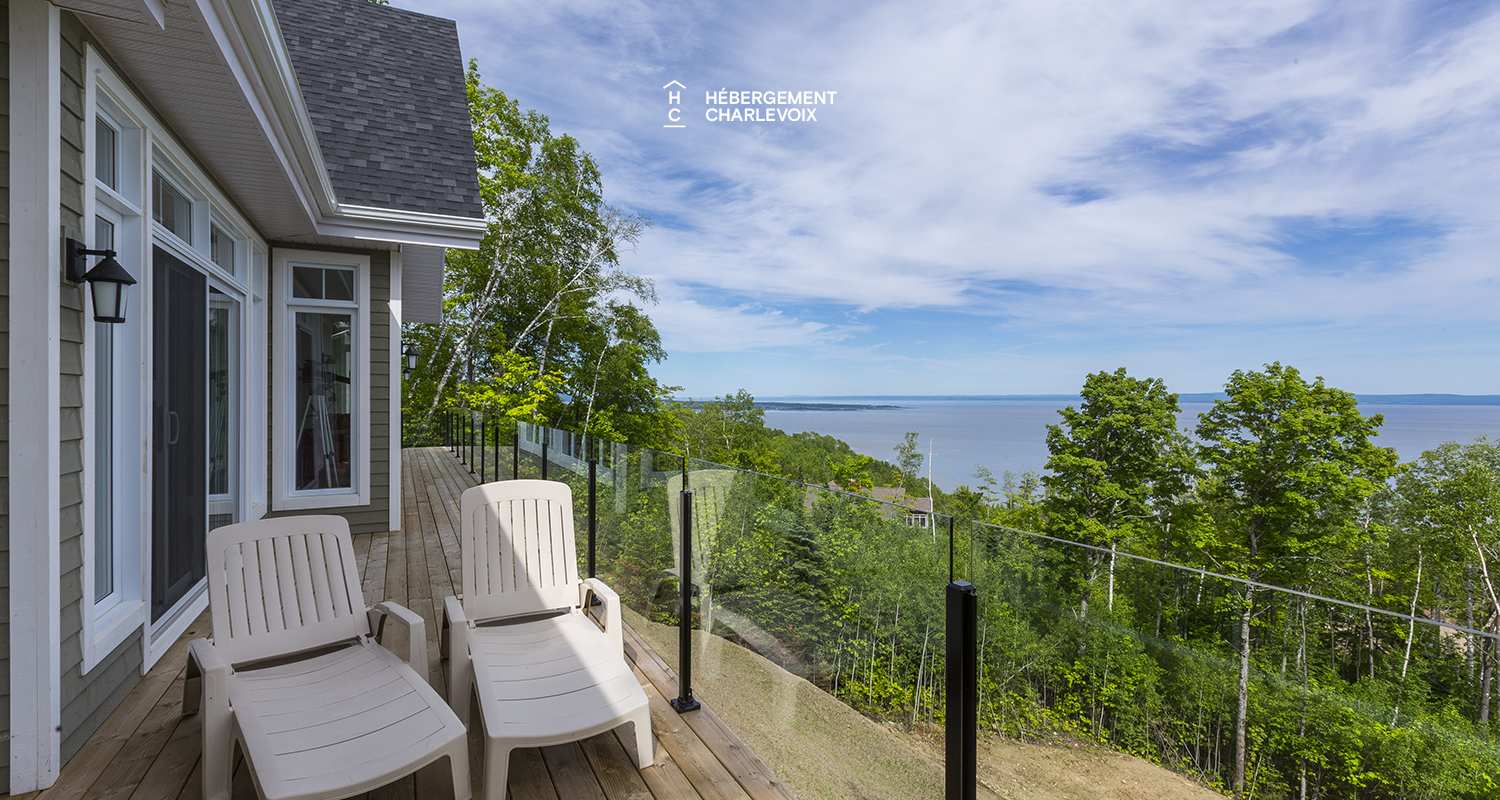 AQU-1 - Vue exceptionnelle à 180 degrés sur le fleuve St-Laurent, de l’Isle aux Coudres au Massif de Charlevoix