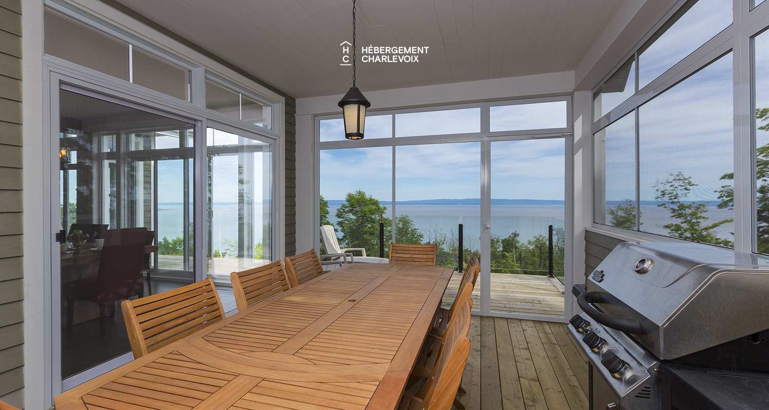 AQU-1 - Vue exceptionnelle à 180 degrés sur le fleuve St-Laurent, de l’Isle aux Coudres au Massif de Charlevoix