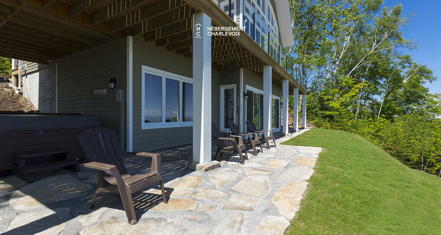 AQU-1 - Vue exceptionnelle à 180 degrés sur le fleuve St-Laurent, de l’Isle aux Coudres au Massif de Charlevoix