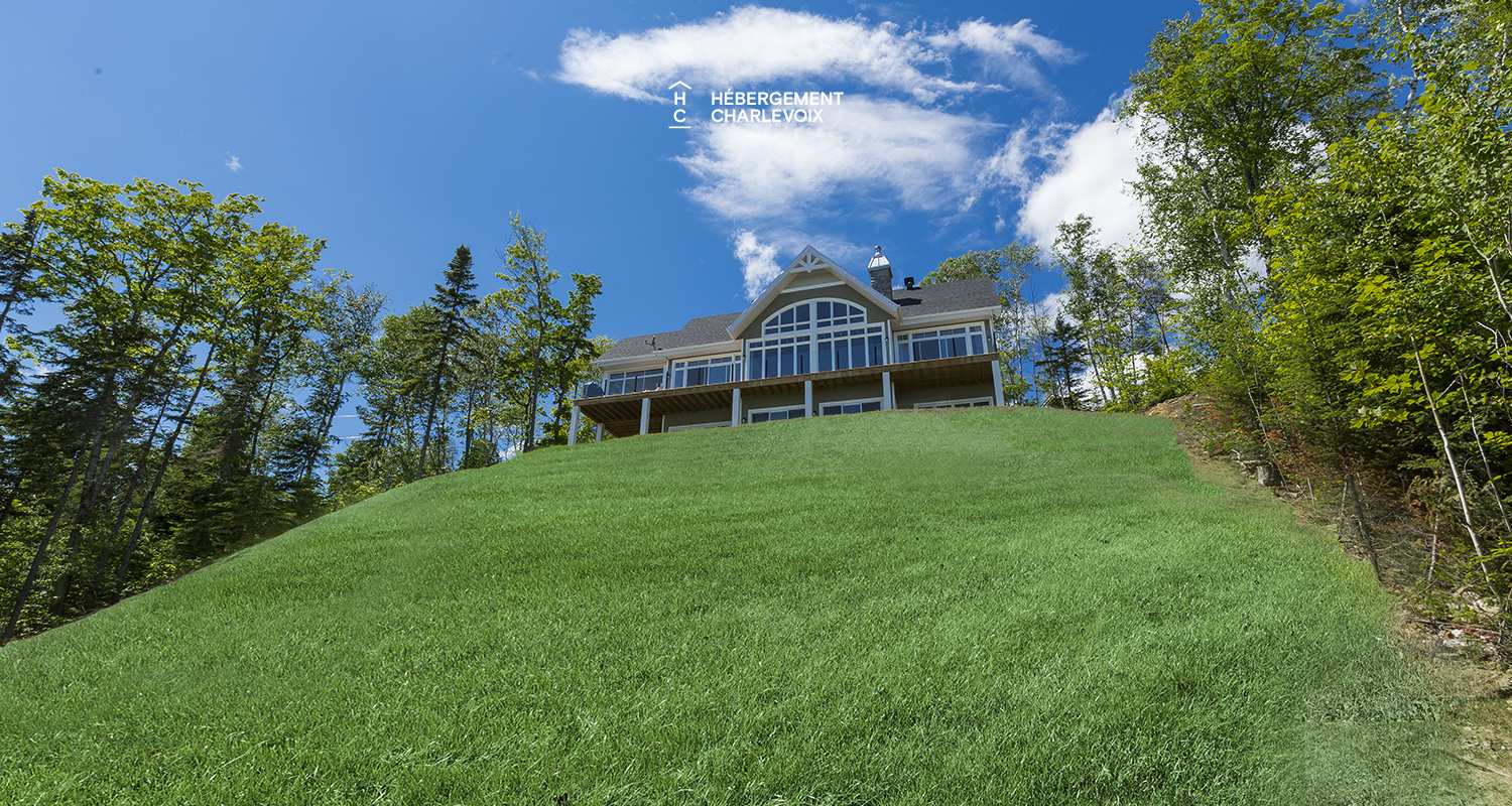 AQU-1 - Vue exceptionnelle à 180 degrés sur le fleuve St-Laurent, de l’Isle aux Coudres au Massif de Charlevoix