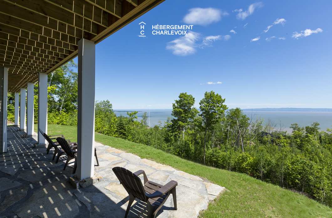AQU-1 - Vue exceptionnelle à 180 degrés sur le fleuve St-Laurent, de l’Isle aux Coudres au Massif de Charlevoix
