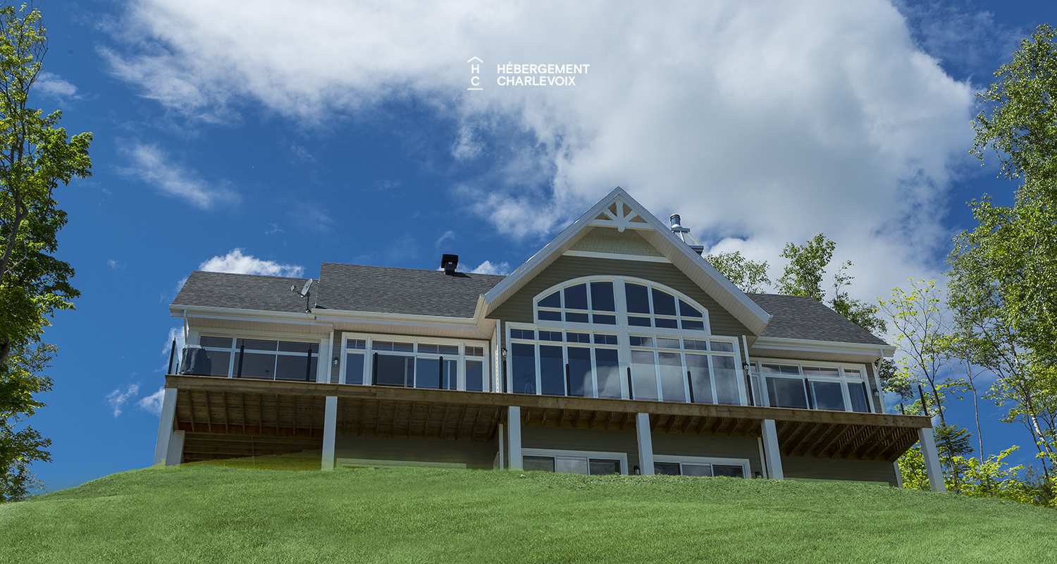 AQU-1 - Vue exceptionnelle à 180 degrés sur le fleuve St-Laurent, de l’Isle aux Coudres au Massif de Charlevoix