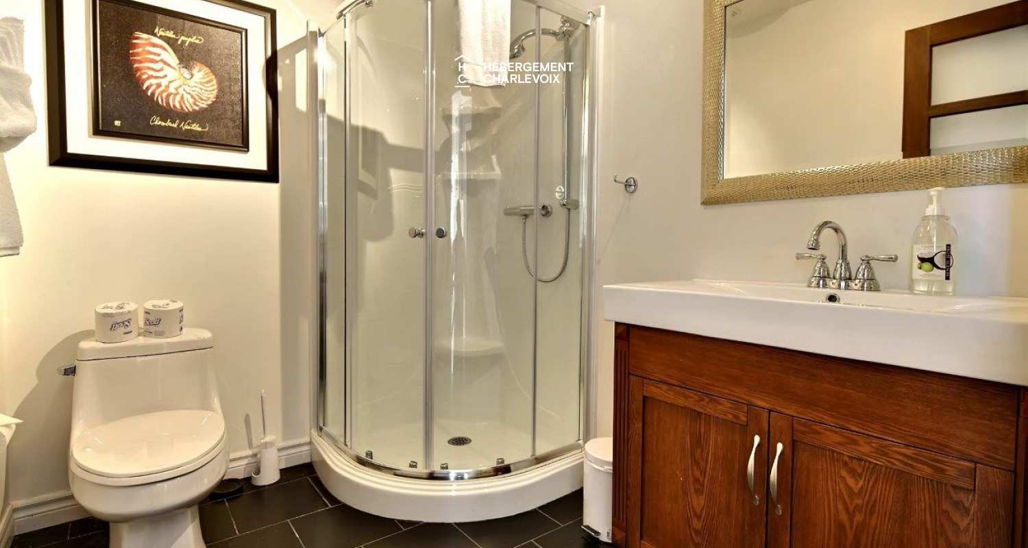 SHI-45 - Le calme paisible du bois environnant