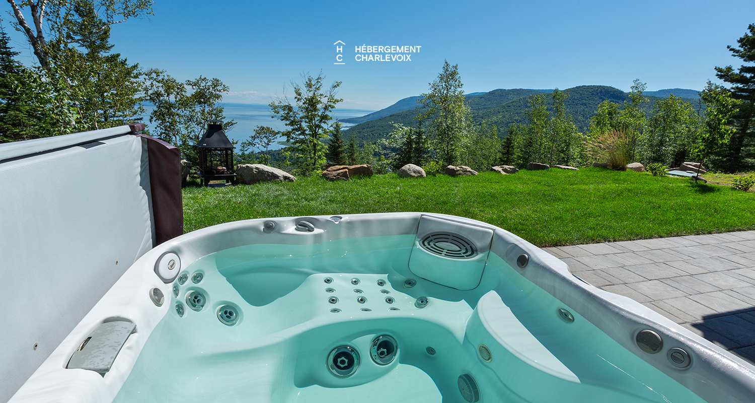 BRI-43 - Une vue panoramique sur fleuve et montagnes