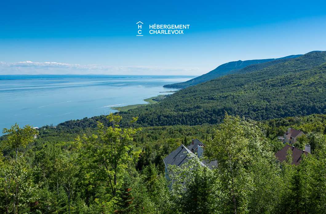 BRI-43 - Une vue panoramique sur fleuve et montagnes