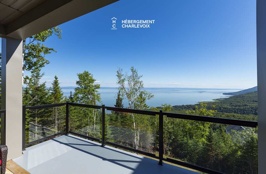 BRI-43 - Une vue panoramique sur fleuve et montagnes