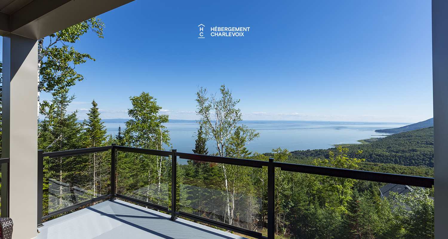 BRI-43 - Une vue panoramique sur fleuve et montagnes