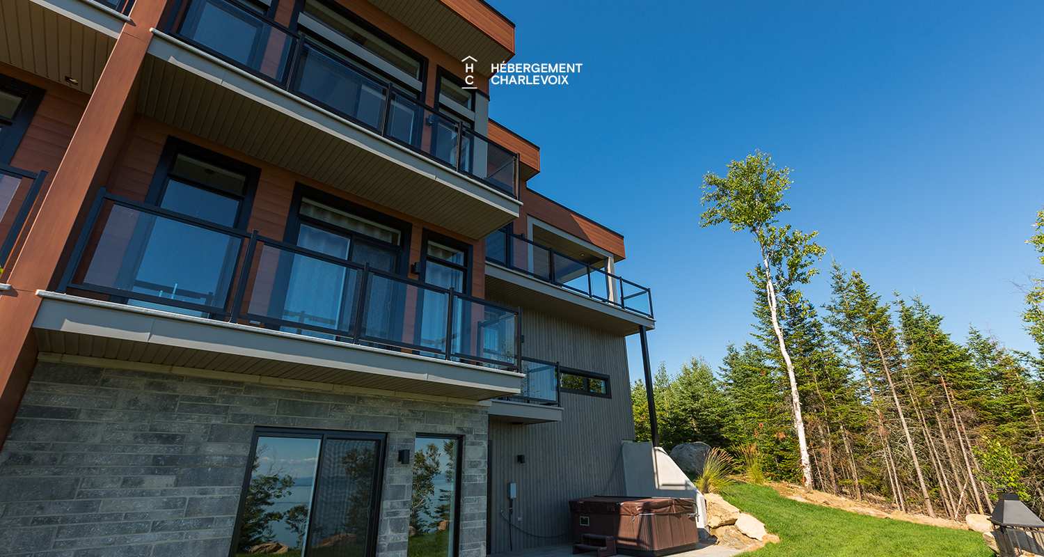 BRI-43 - Une vue panoramique sur fleuve et montagnes