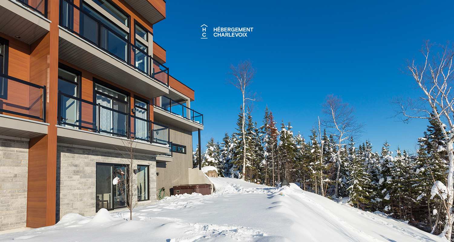 BRI-43 - Une vue panoramique sur fleuve et montagnes