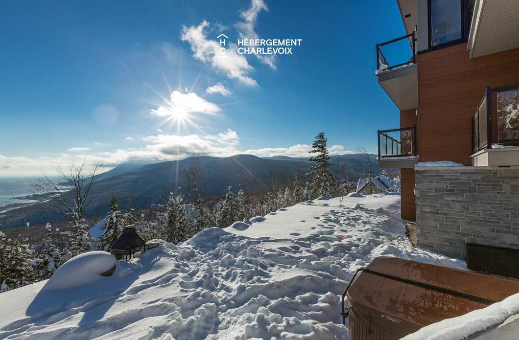 BRI-43 - Une vue panoramique sur fleuve et montagnes