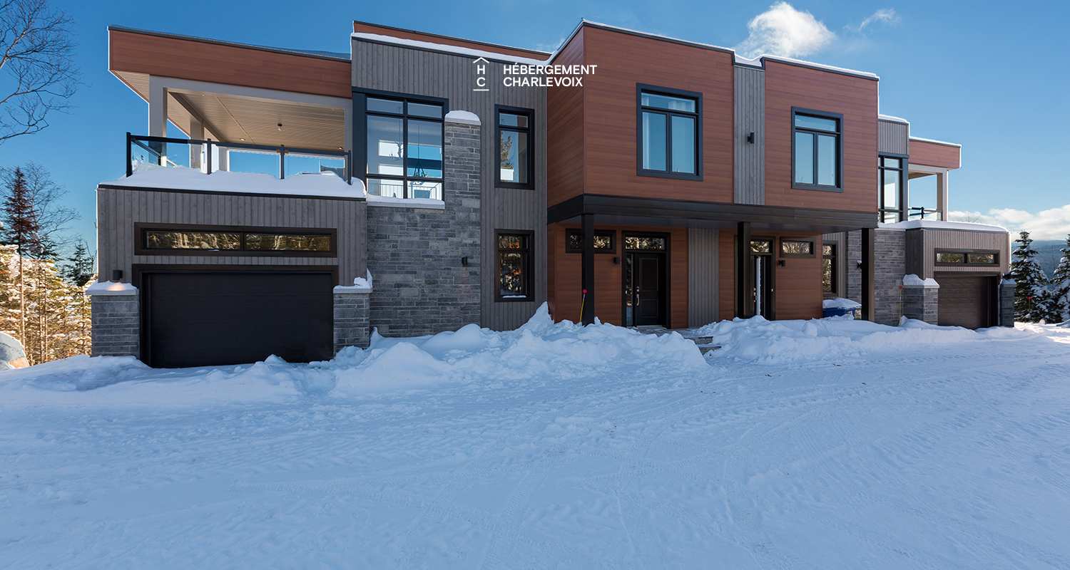 BRI-43 - Une vue panoramique sur fleuve et montagnes