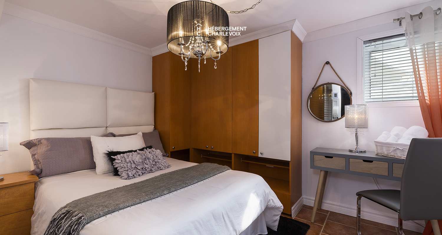 ANT-197-1 - Book for 2 families, while respecting sanitary measures, since this residence is designed to convert into two separate units.