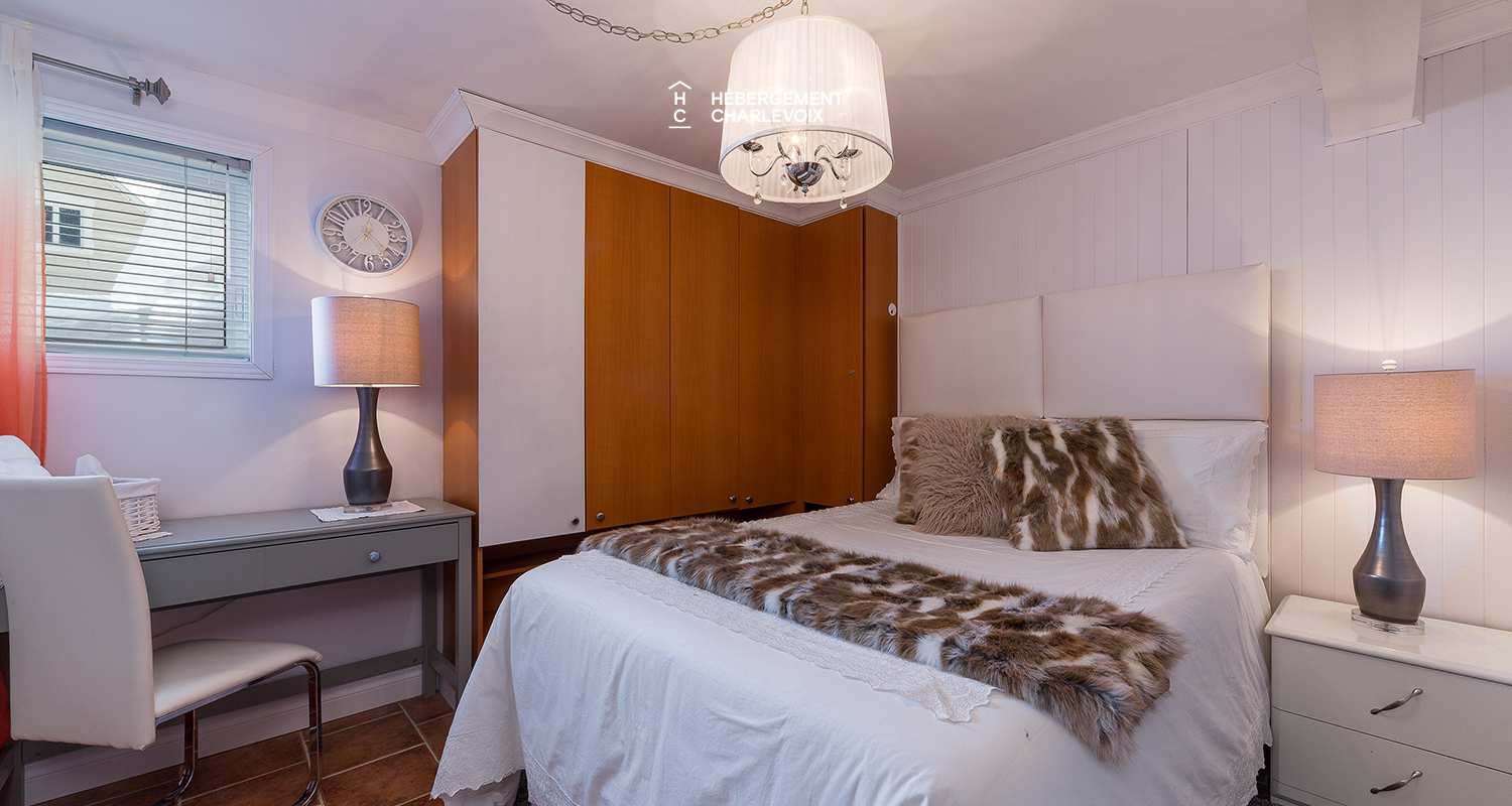 ANT-197-1 - Book for 2 families, while respecting sanitary measures, since this residence is designed to convert into two separate units.