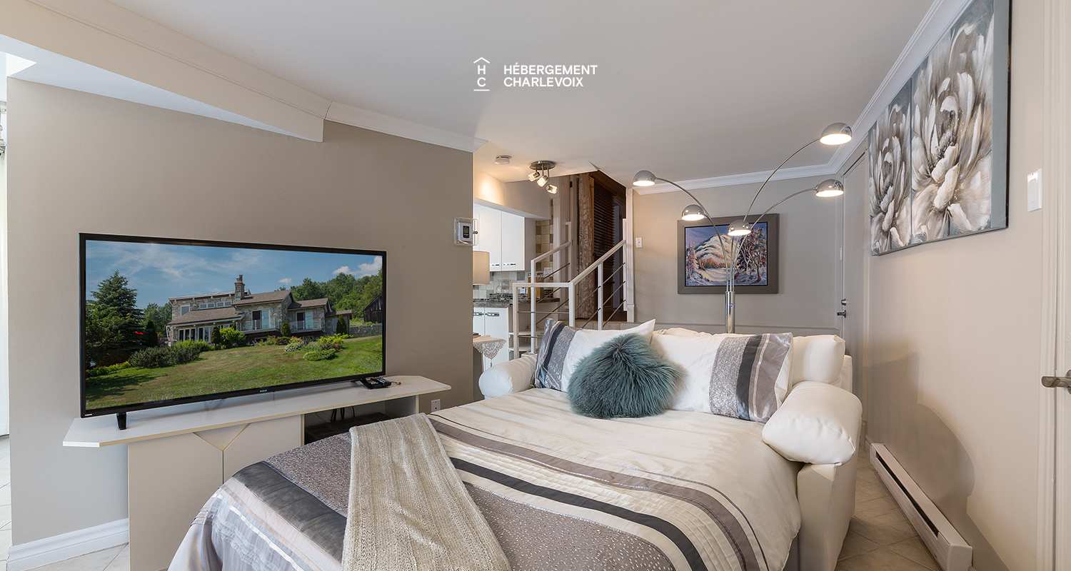 ANT-197-1 - Book for 2 families, while respecting sanitary measures, since this residence is designed to convert into two separate units.