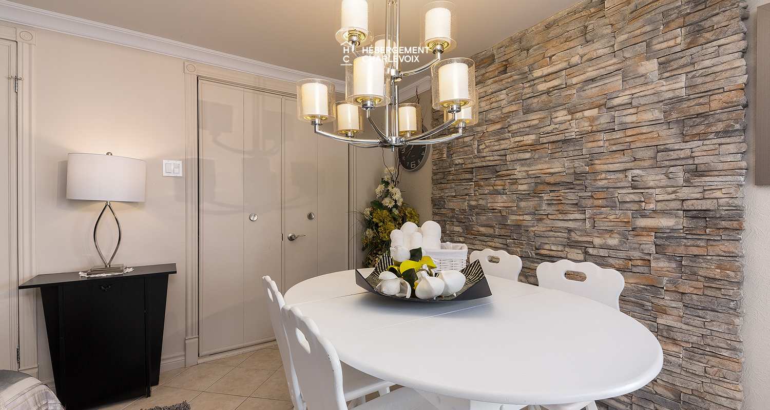 ANT-197-1 - Book for 2 families, while respecting sanitary measures, since this residence is designed to convert into two separate units.