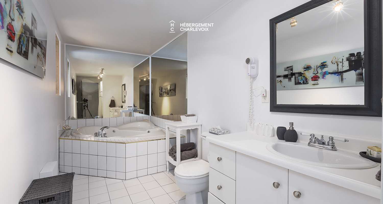 LOGE-30 -  Stilt area overlooking a river