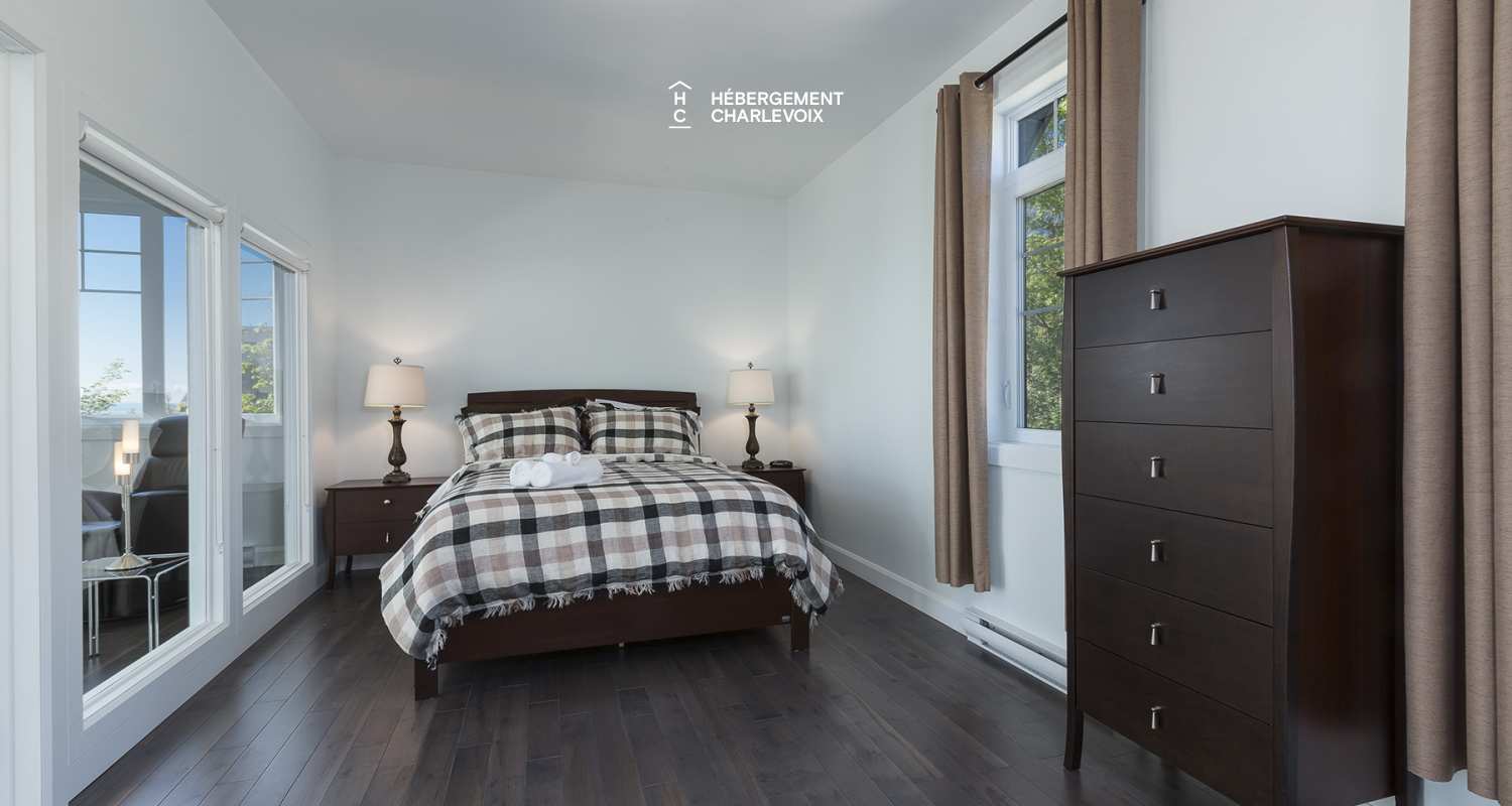 COT-281 - Perched on an incomparable site!