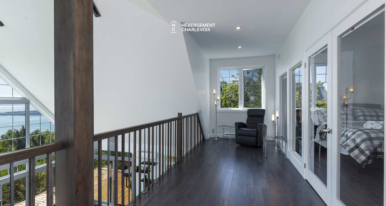 COT-281 - Perched on an incomparable site!