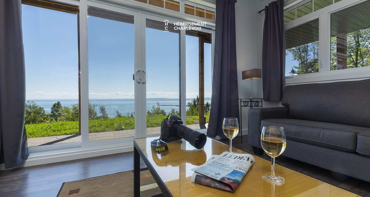 COT-281 - Perched on an incomparable site!