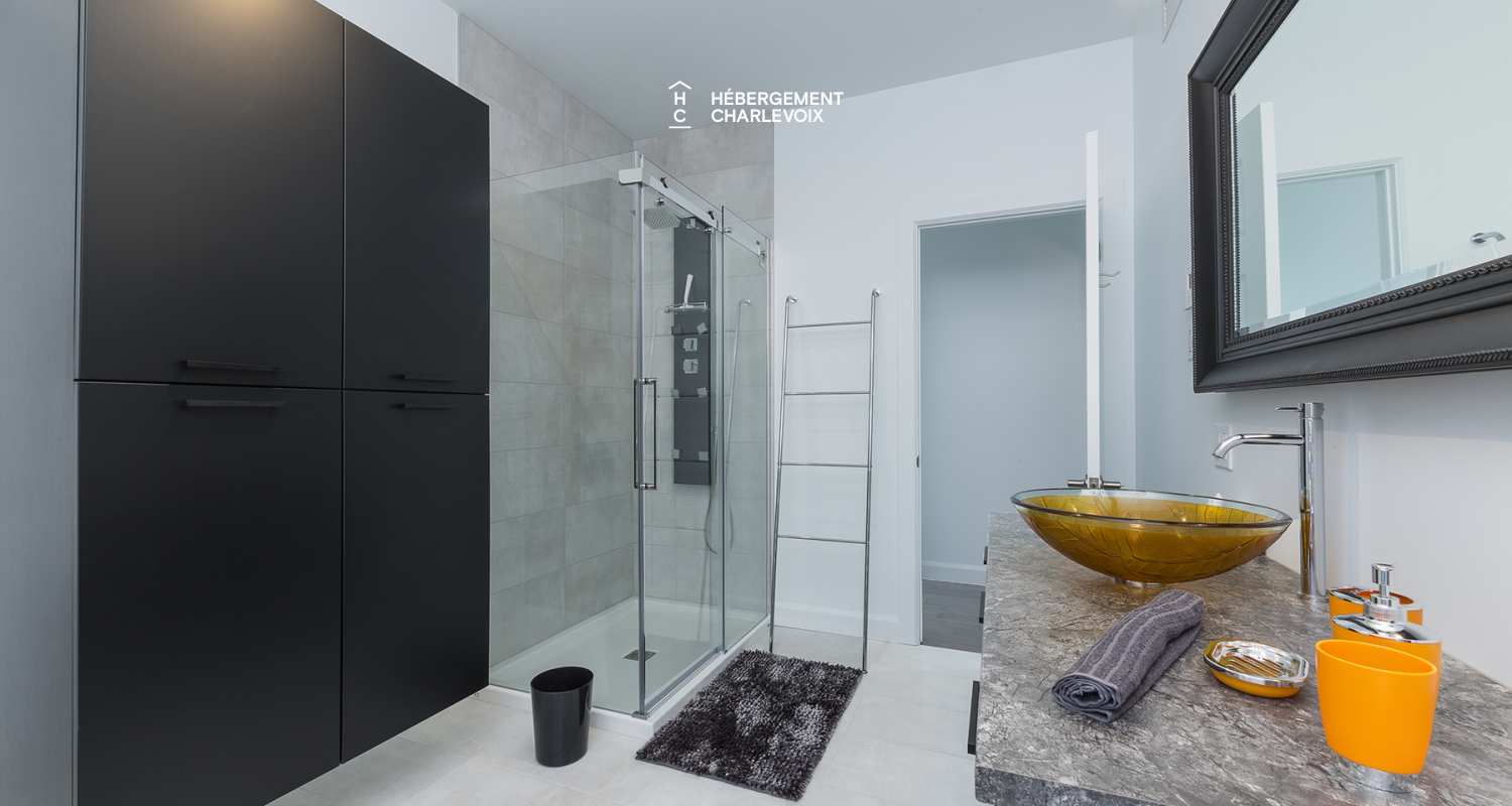 COT-281 - Perched on an incomparable site!