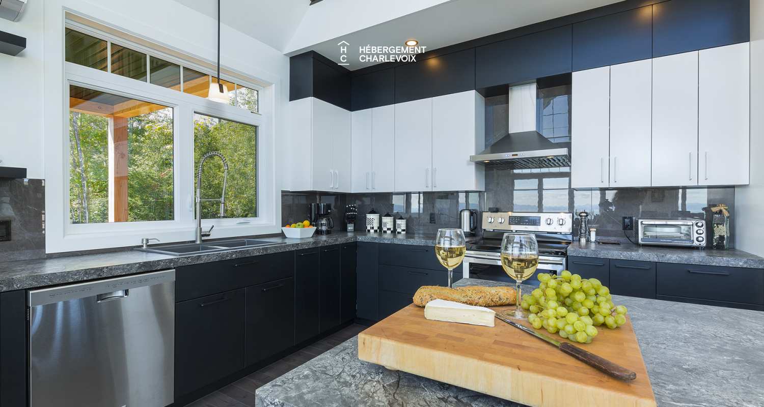 COT-281 - Perched on an incomparable site!