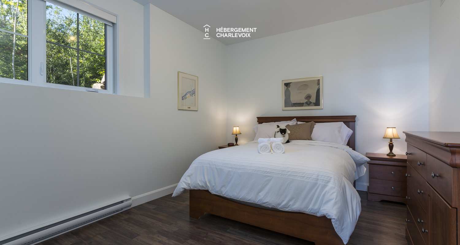 COT-281 - Perched on an incomparable site!