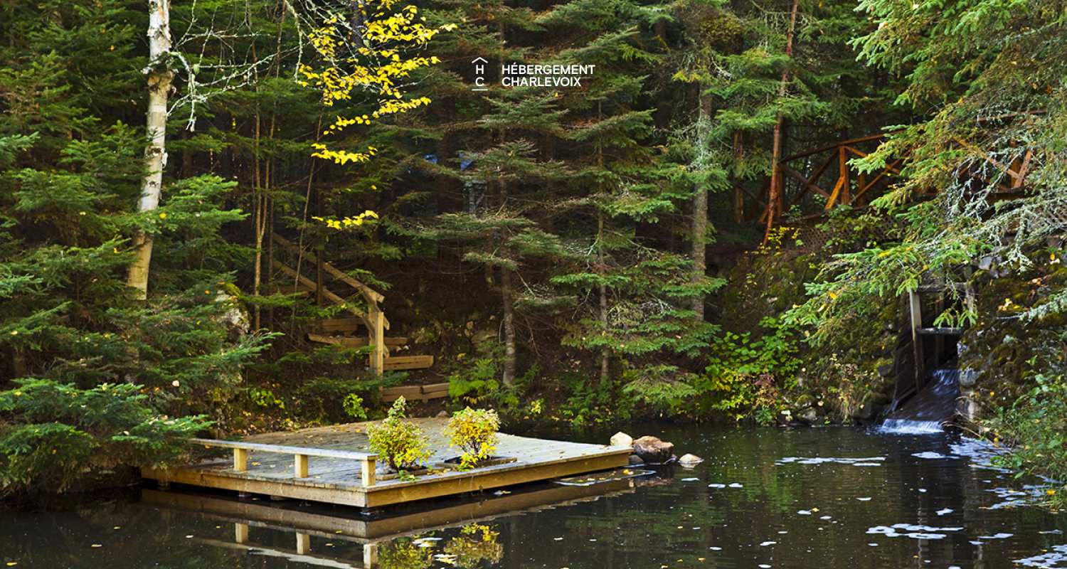 NOUF-256 - Cottage on the edge of a lake with trail, waterfall and pond